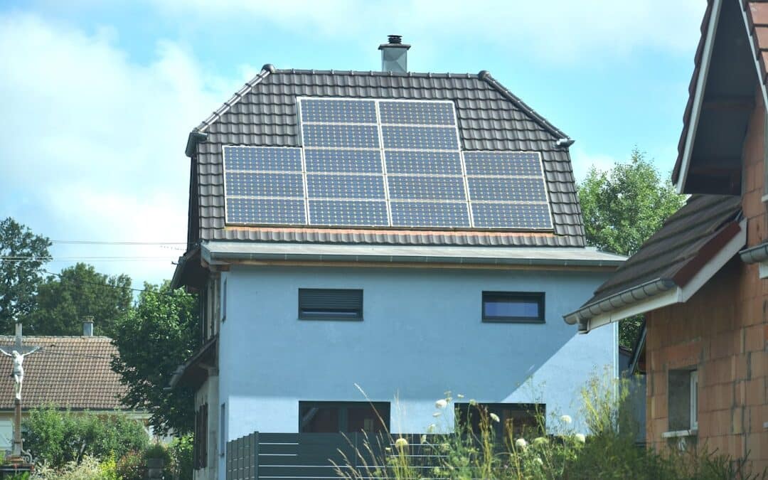 Don’t Get Burned: The Truth About Free Solar Panels from the Government