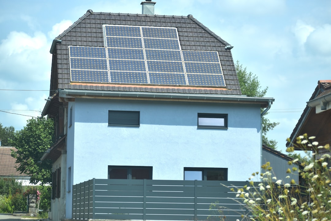 from-roof-to-reality-a-guide-to-residential-solar-panel-design-image residential solar panel design