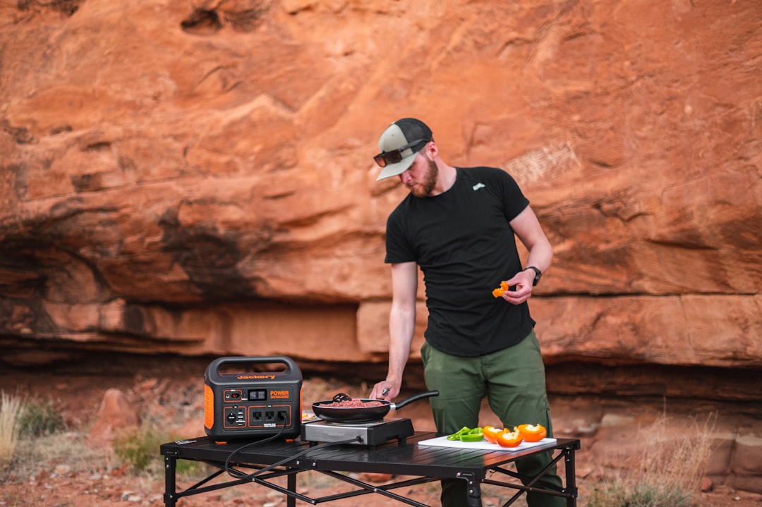 120-volt-solar-generators-powering-your-appliances-anywhere-image 120 volt solar generator powering outdoor appliances