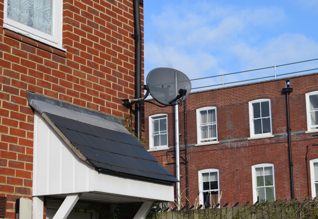 5-ways-to-find-local-solar-panel-installers-image solar panel installers for home