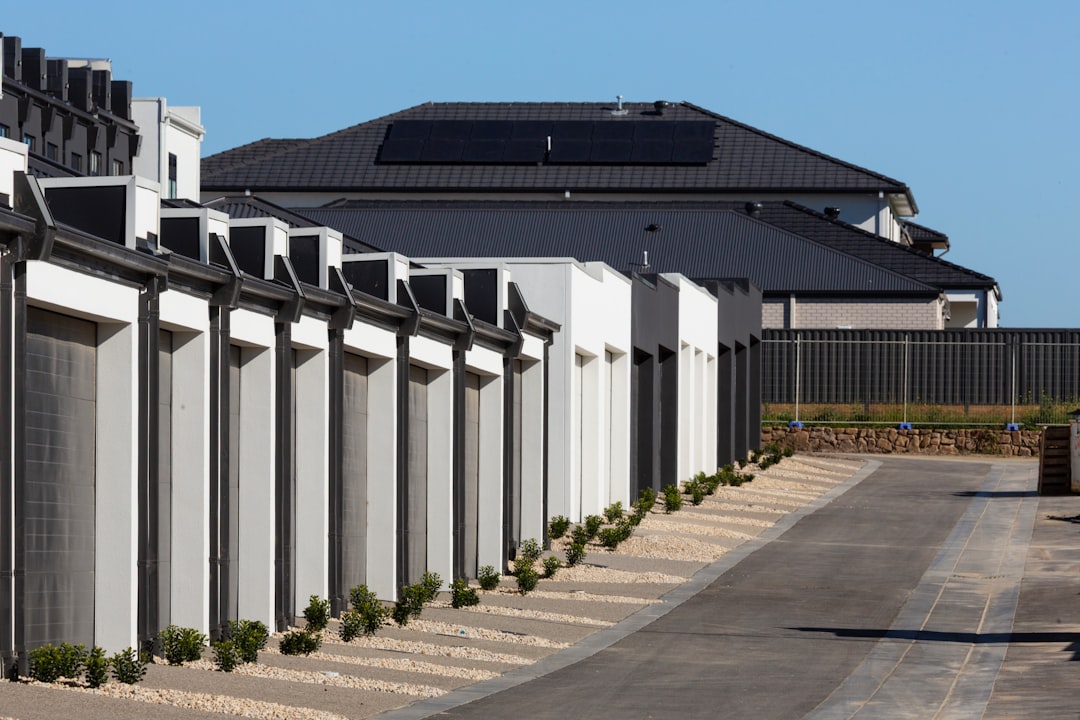 home-solar-installations-find-trusted-installers-image home solar installations on modern residential home