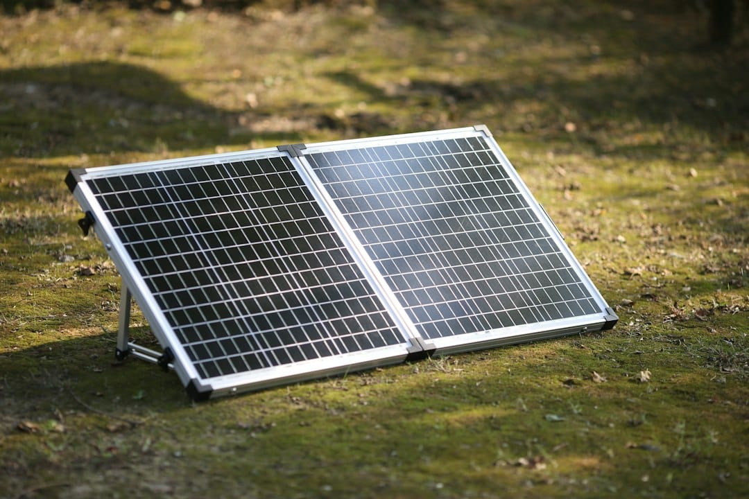 best-200w-camping-solar-panel-options-for-endless-outdoor-energy-image 200w camping solar panel