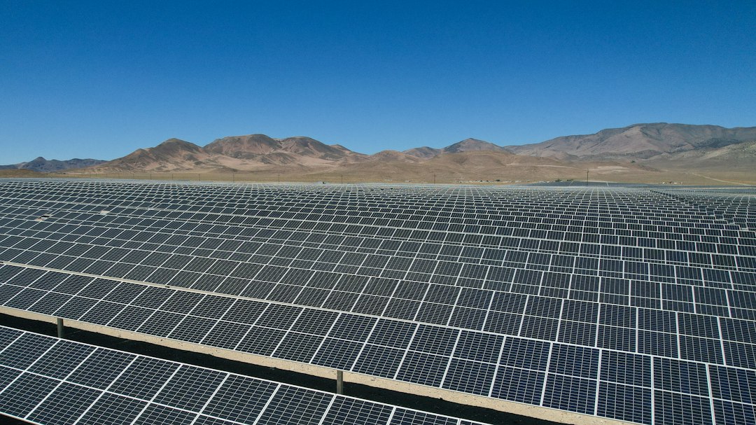 ground-mounted-pv-systems-explained-for-homeowners-and-businesses-image ground mounted pv
