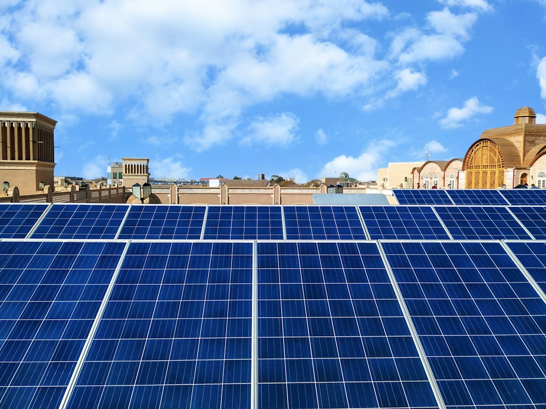 sun-by-day-storage-by-night-the-practical-guide-to-battery-backed-solar-systems-image battery backed solar system