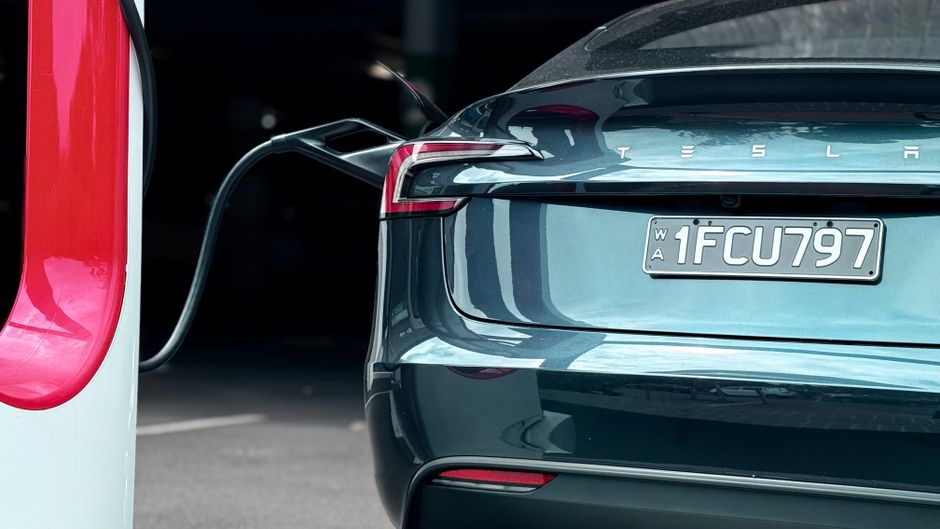 choosing-the-right-level-2-charger-for-your-tesla-model-image Tesla Model Y charging in a home garage